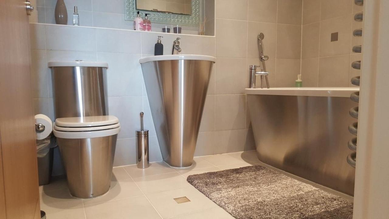 Sky Night Serviced Apartments Cardiff Esterno foto