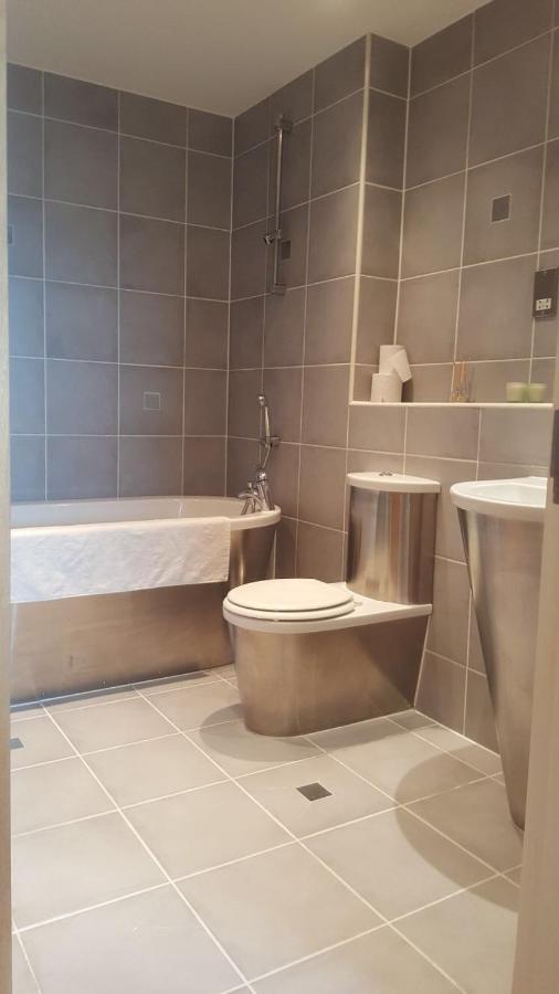 Sky Night Serviced Apartments Cardiff Esterno foto