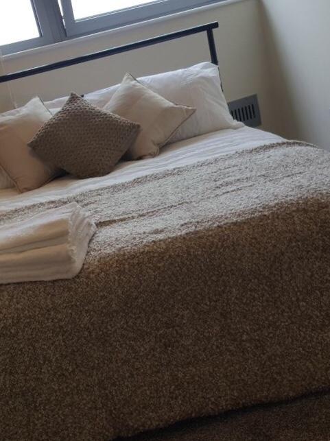 Sky Night Serviced Apartments Cardiff Esterno foto